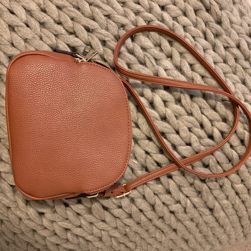 Cross body half moon purse🌙